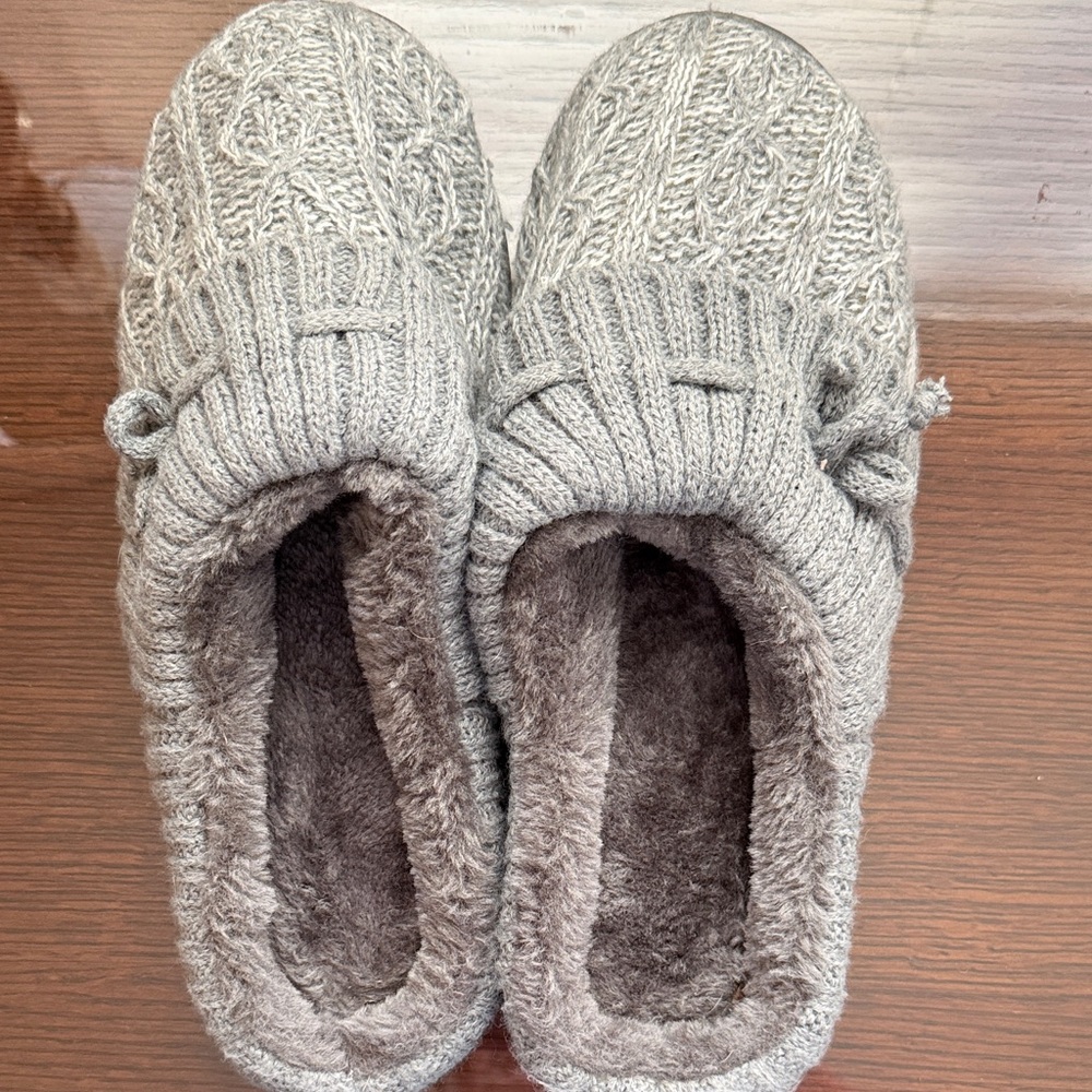 Cozy Knit Faux-Fur Lined Slippers - Heather Gray